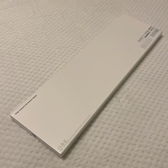 Apple Magic Keyboard with Numeric Keypad - Picture 3 of 8